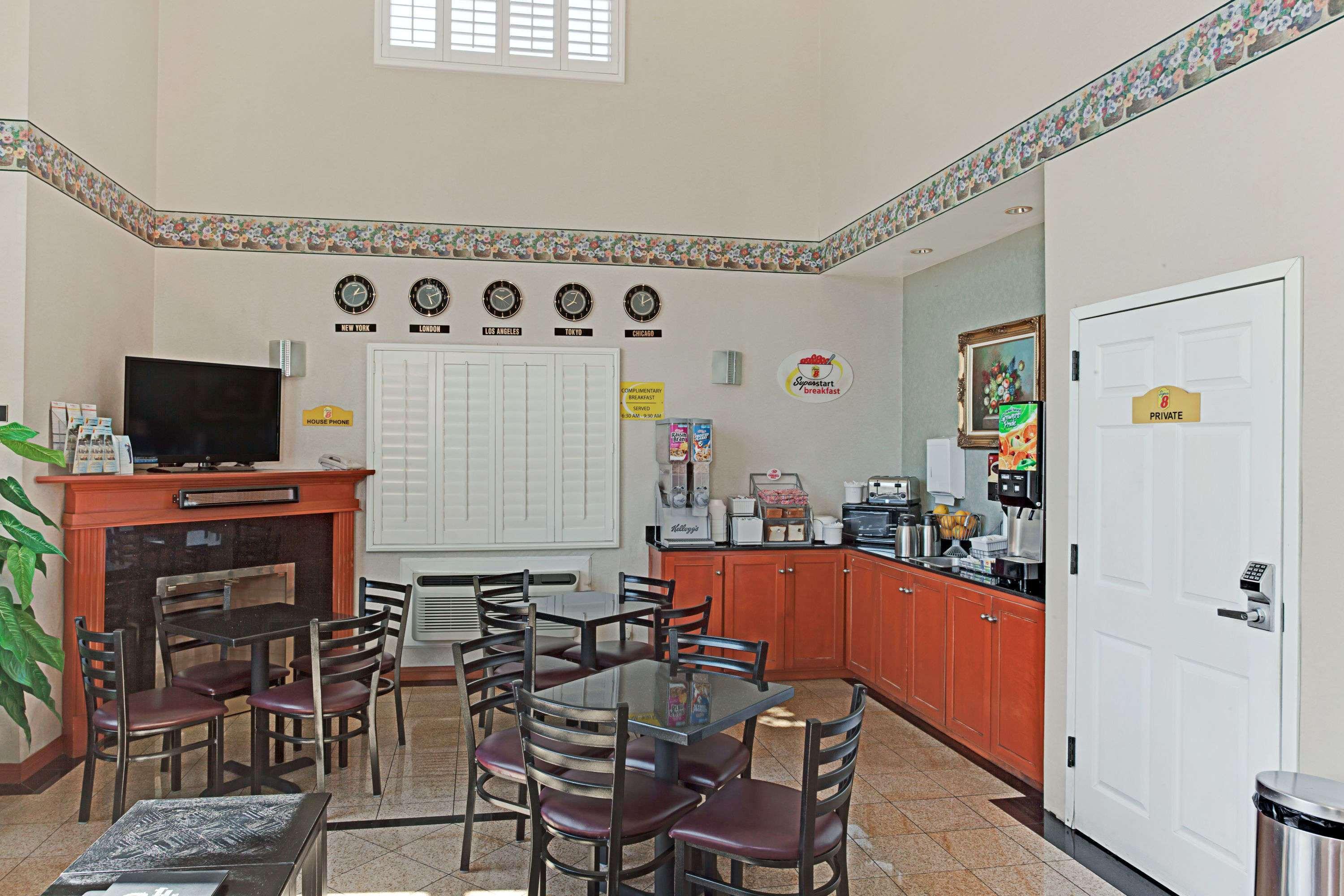 במוטל לוס אנג'לס Super 8 By Wyndham North Hollywood מראה חיצוני תמונה
