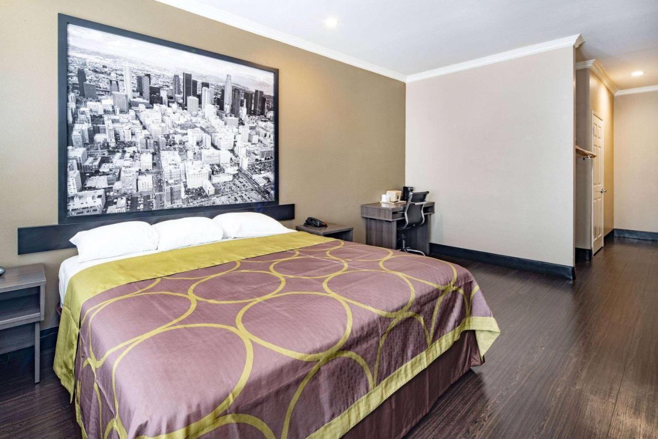 במוטל לוס אנג'לס Super 8 By Wyndham North Hollywood מראה חיצוני תמונה