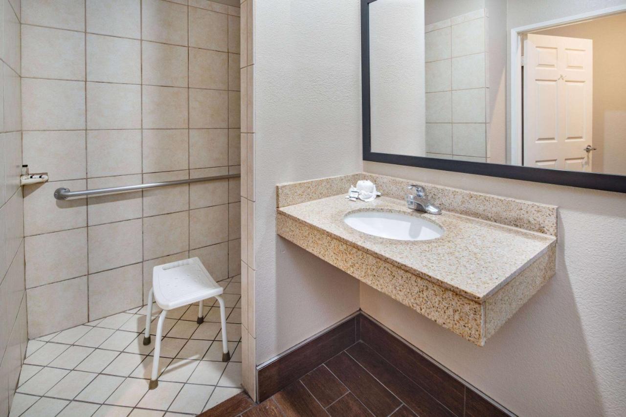 במוטל לוס אנג'לס Super 8 By Wyndham North Hollywood מראה חיצוני תמונה
