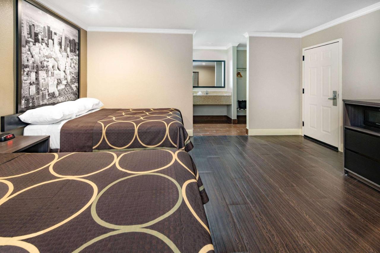 במוטל לוס אנג'לס Super 8 By Wyndham North Hollywood מראה חיצוני תמונה