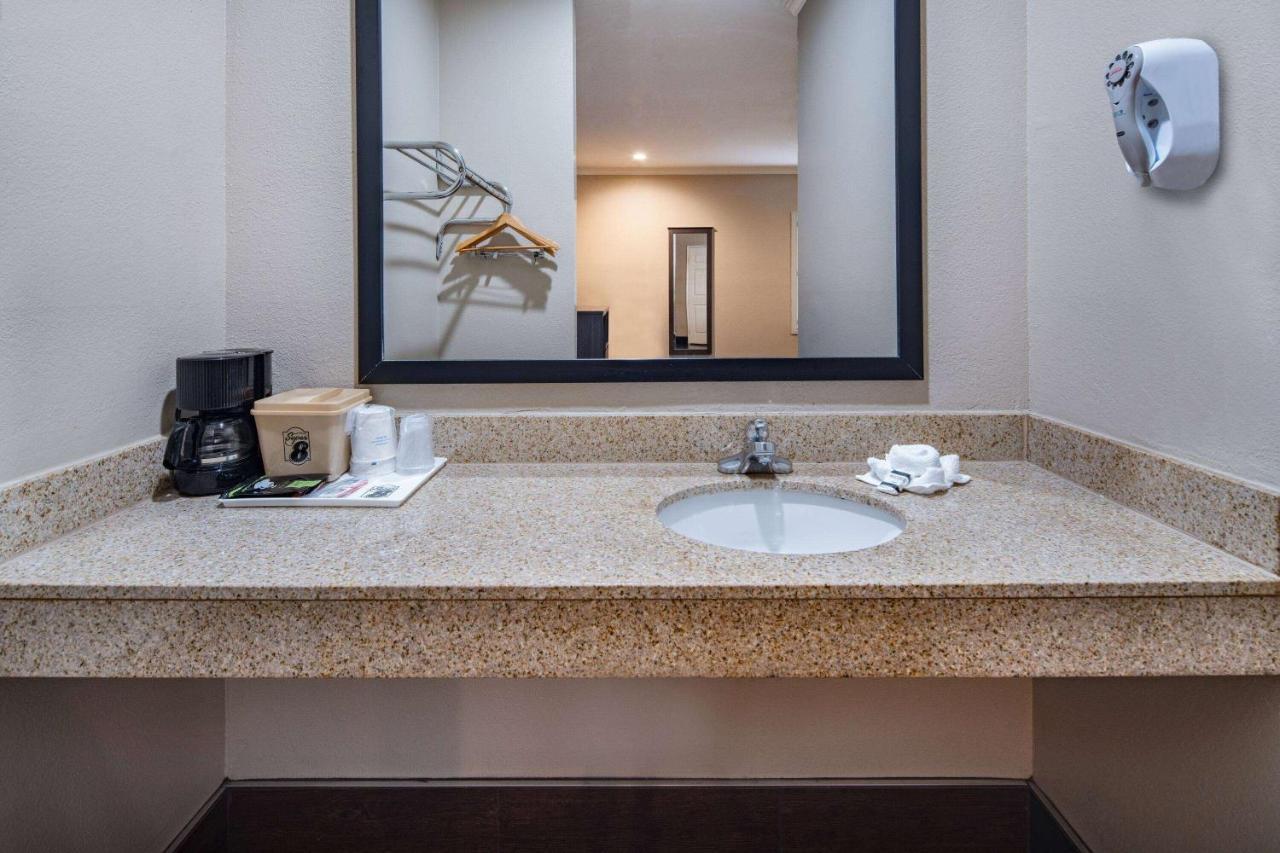 במוטל לוס אנג'לס Super 8 By Wyndham North Hollywood מראה חיצוני תמונה