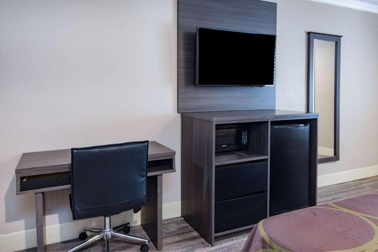 במוטל לוס אנג'לס Super 8 By Wyndham North Hollywood מראה חיצוני תמונה