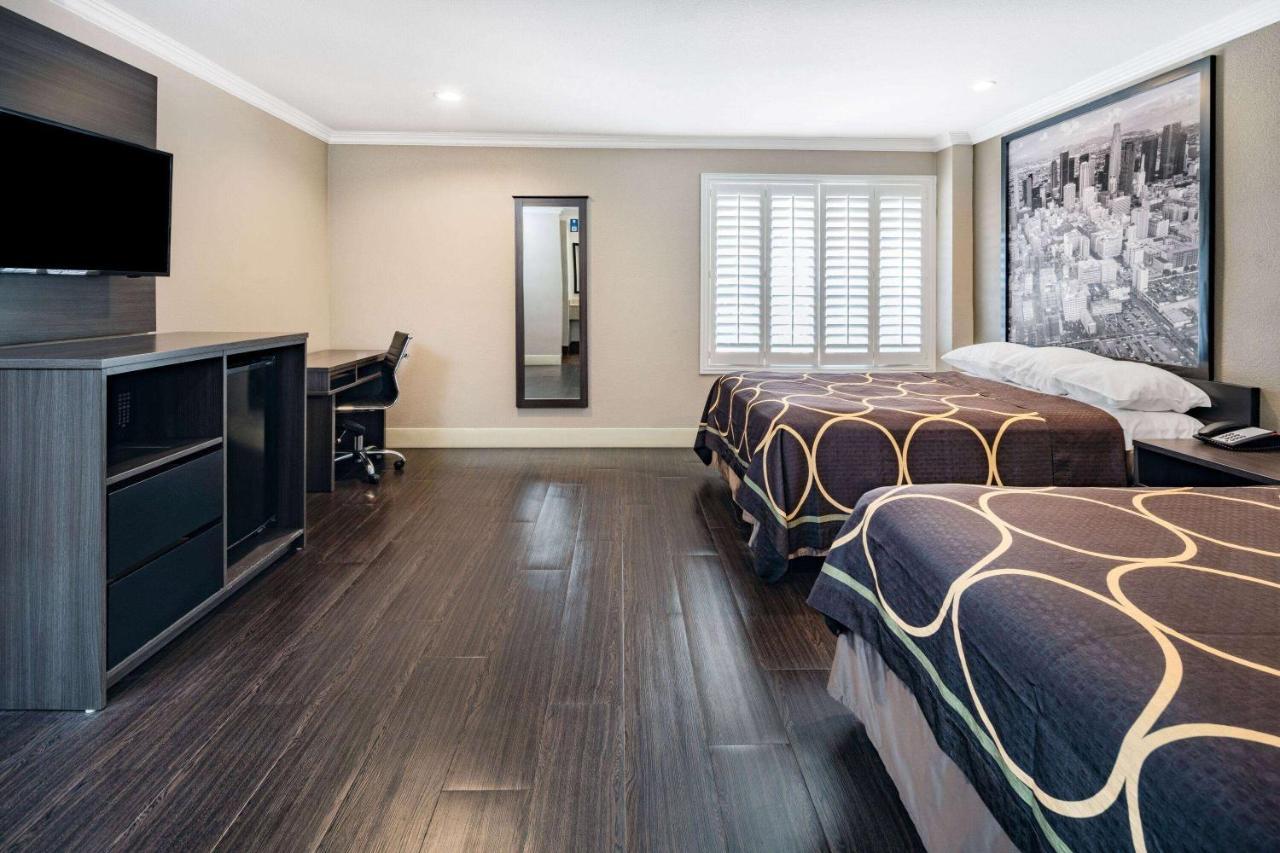 במוטל לוס אנג'לס Super 8 By Wyndham North Hollywood מראה חיצוני תמונה