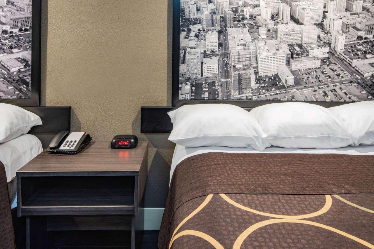 במוטל לוס אנג'לס Super 8 By Wyndham North Hollywood מראה חיצוני תמונה