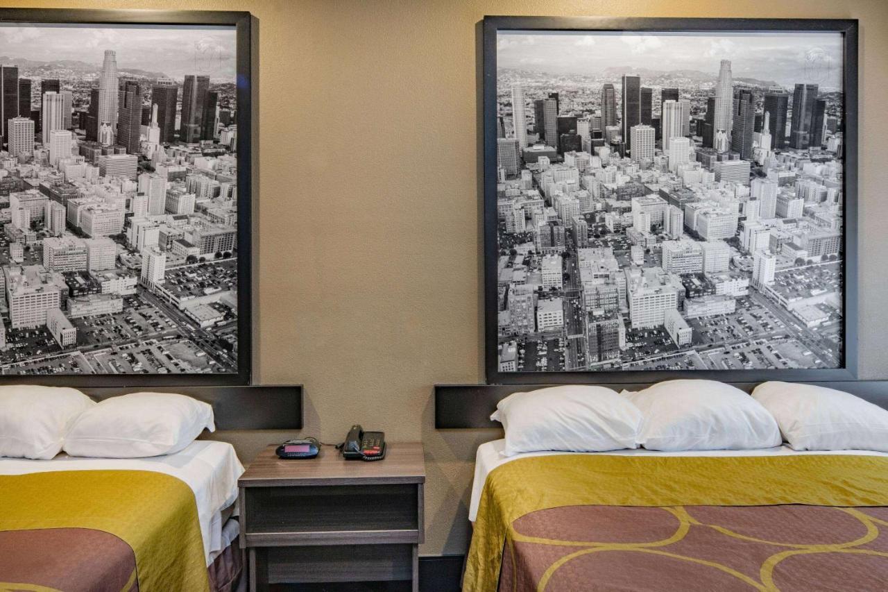 במוטל לוס אנג'לס Super 8 By Wyndham North Hollywood מראה חיצוני תמונה
