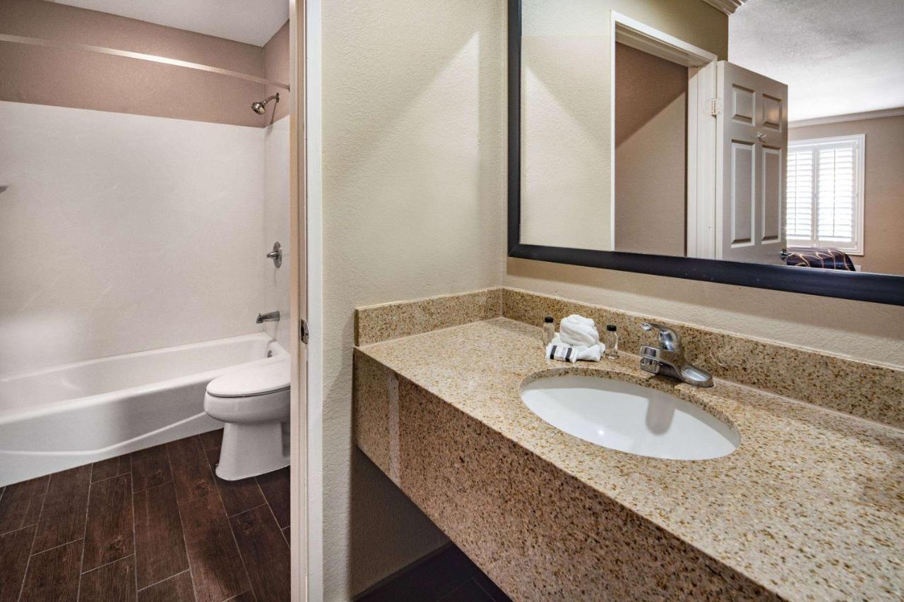 במוטל לוס אנג'לס Super 8 By Wyndham North Hollywood מראה חיצוני תמונה