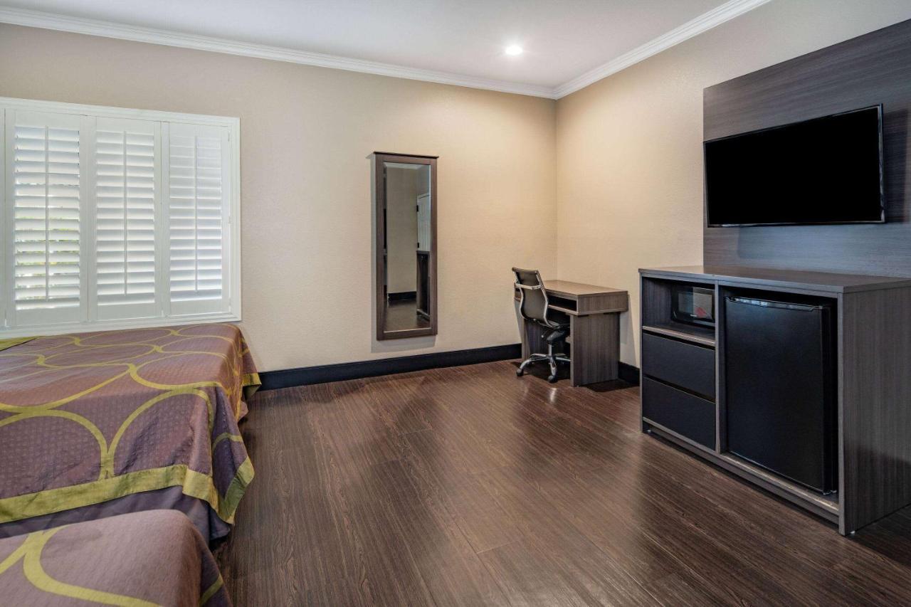 במוטל לוס אנג'לס Super 8 By Wyndham North Hollywood מראה חיצוני תמונה
